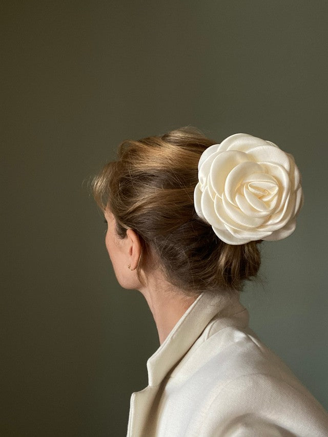 Giant Satin Rose Claw