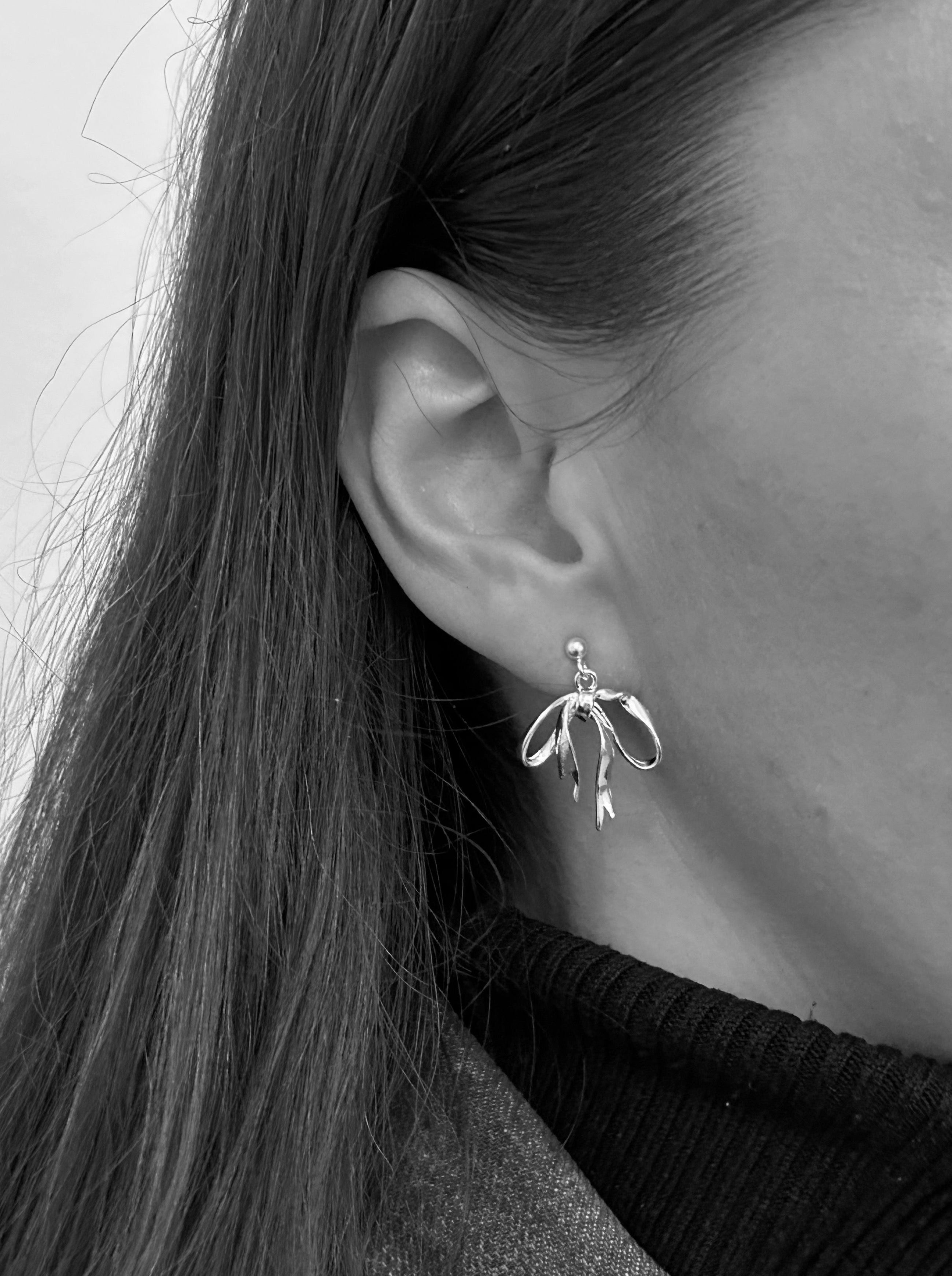 Ribbon Studs