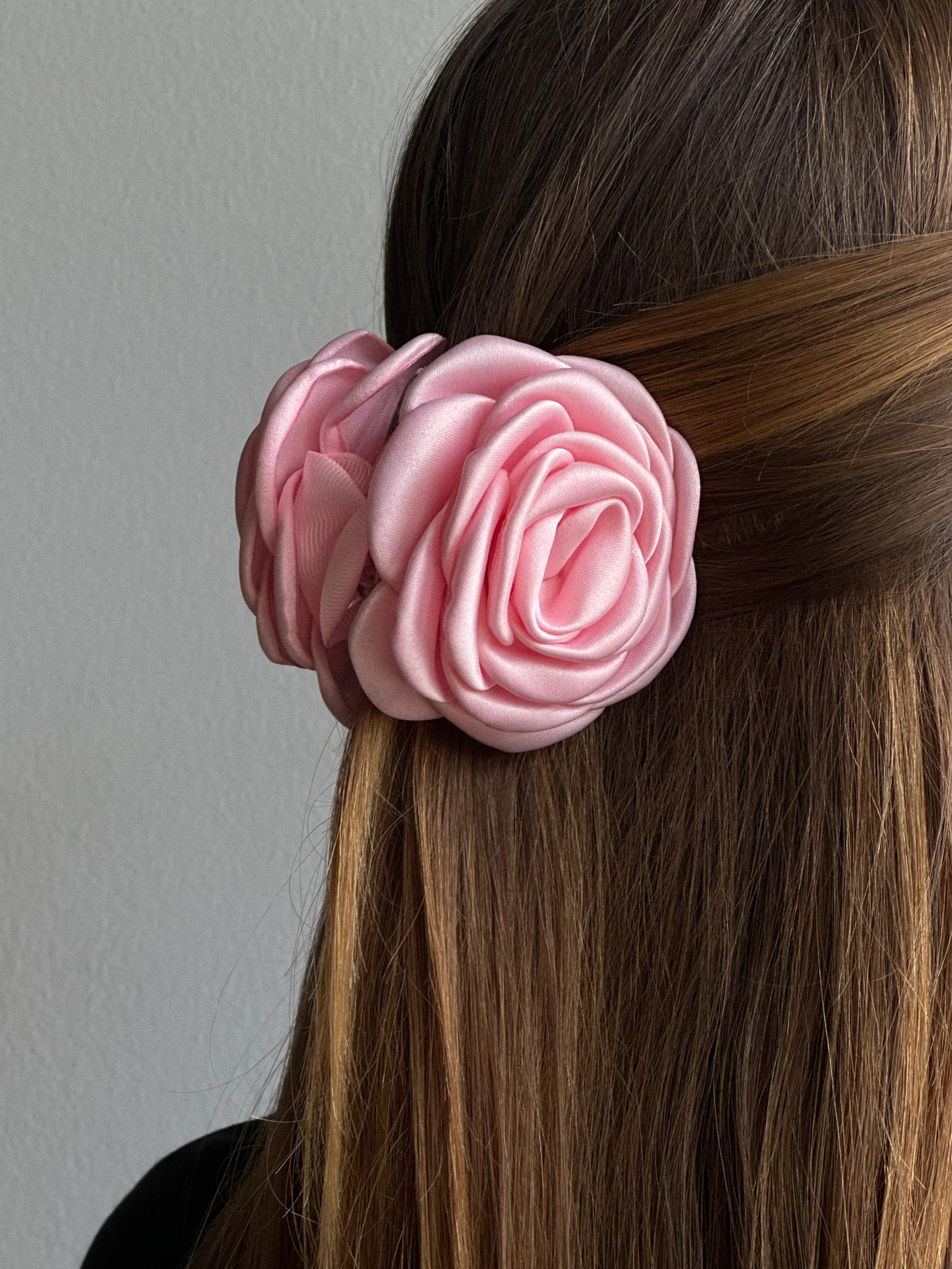 Small Satin Rose Claw