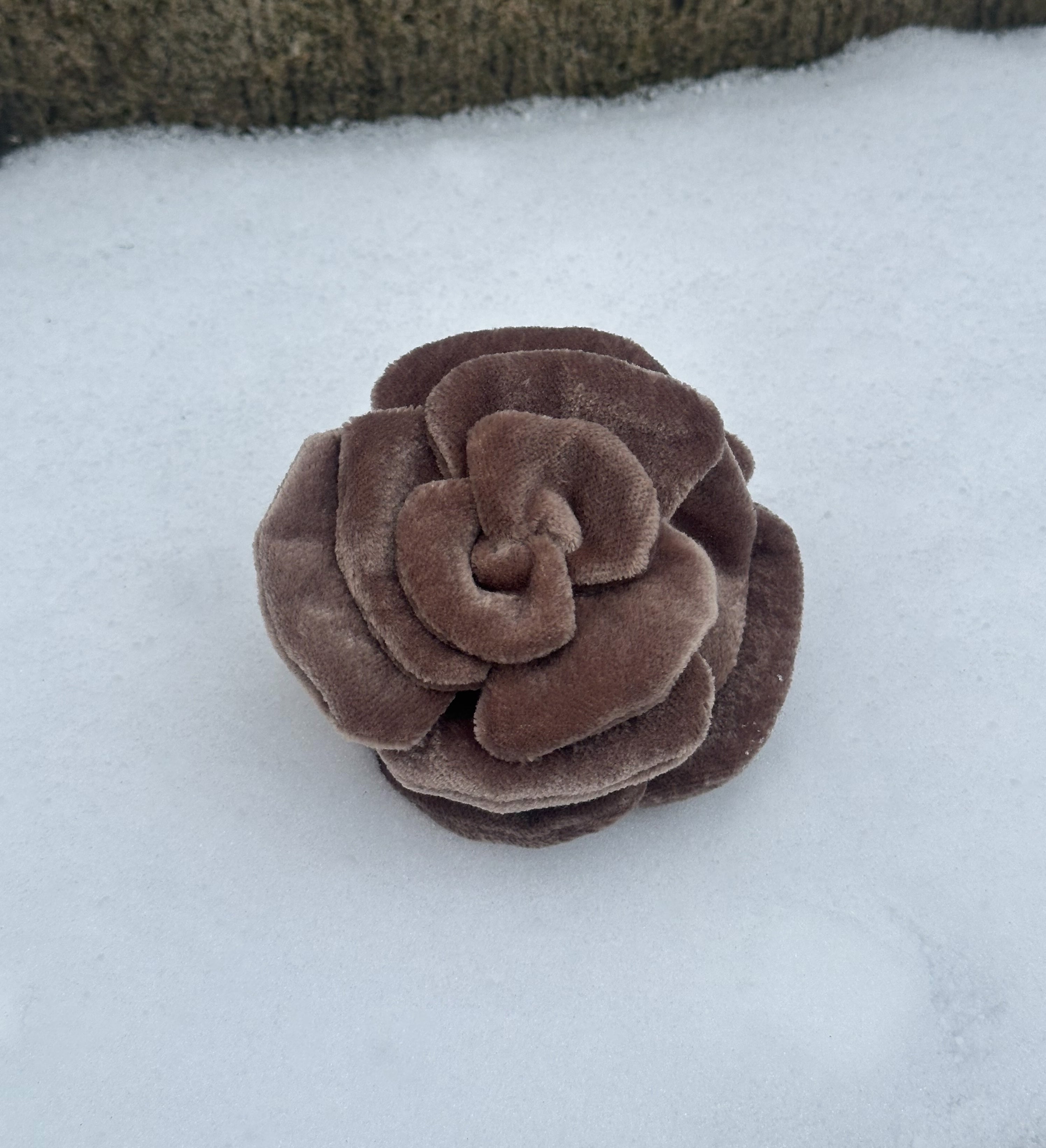 Velvet Rose Claw