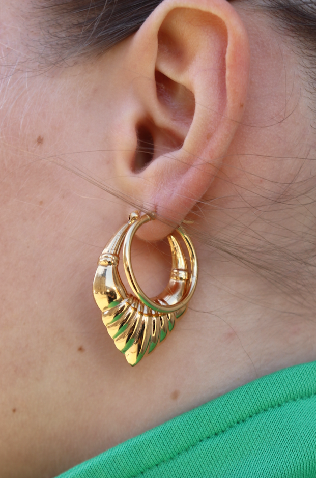 Delilah Hoops
