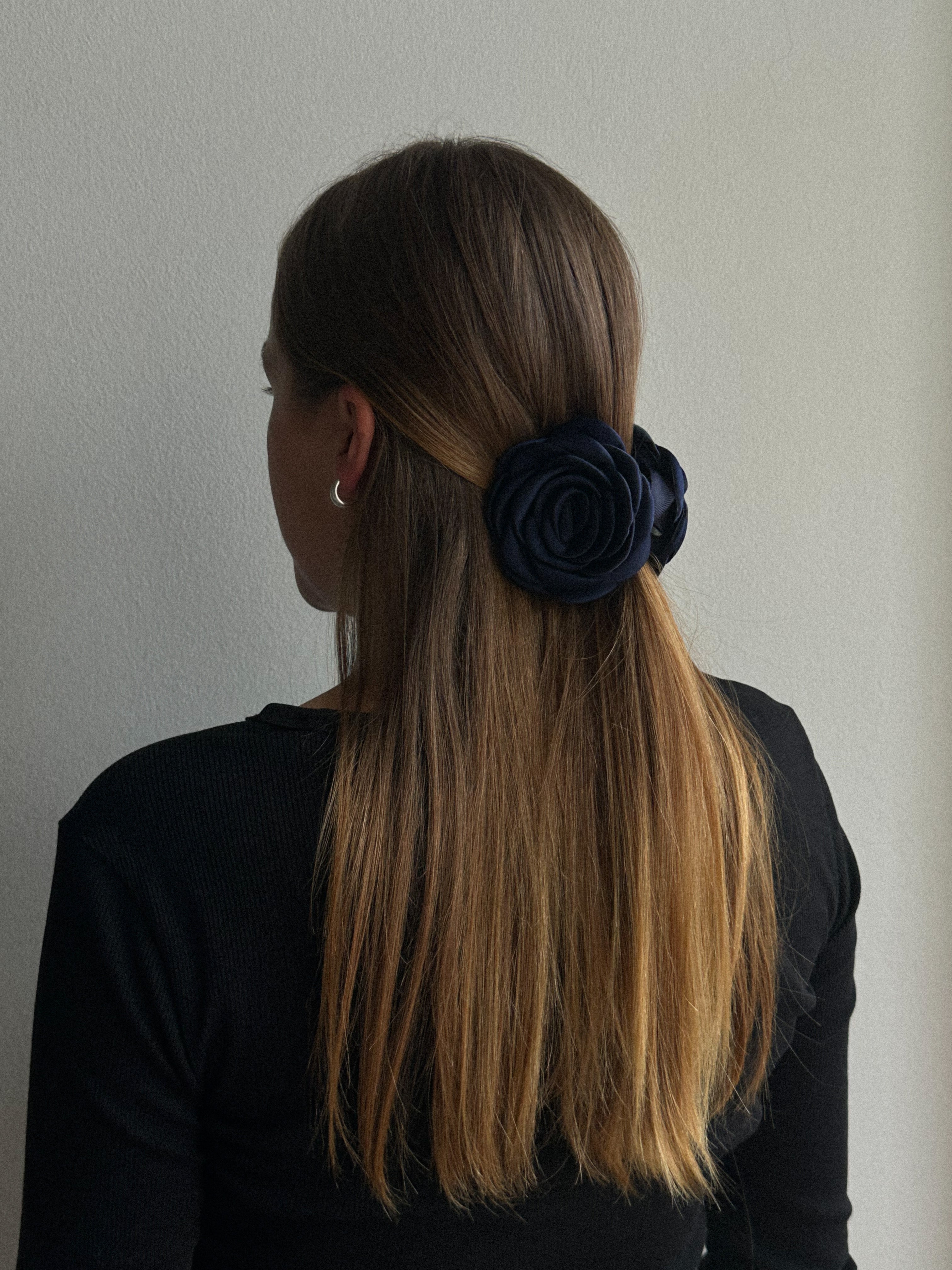 Small Satin Rose Claw