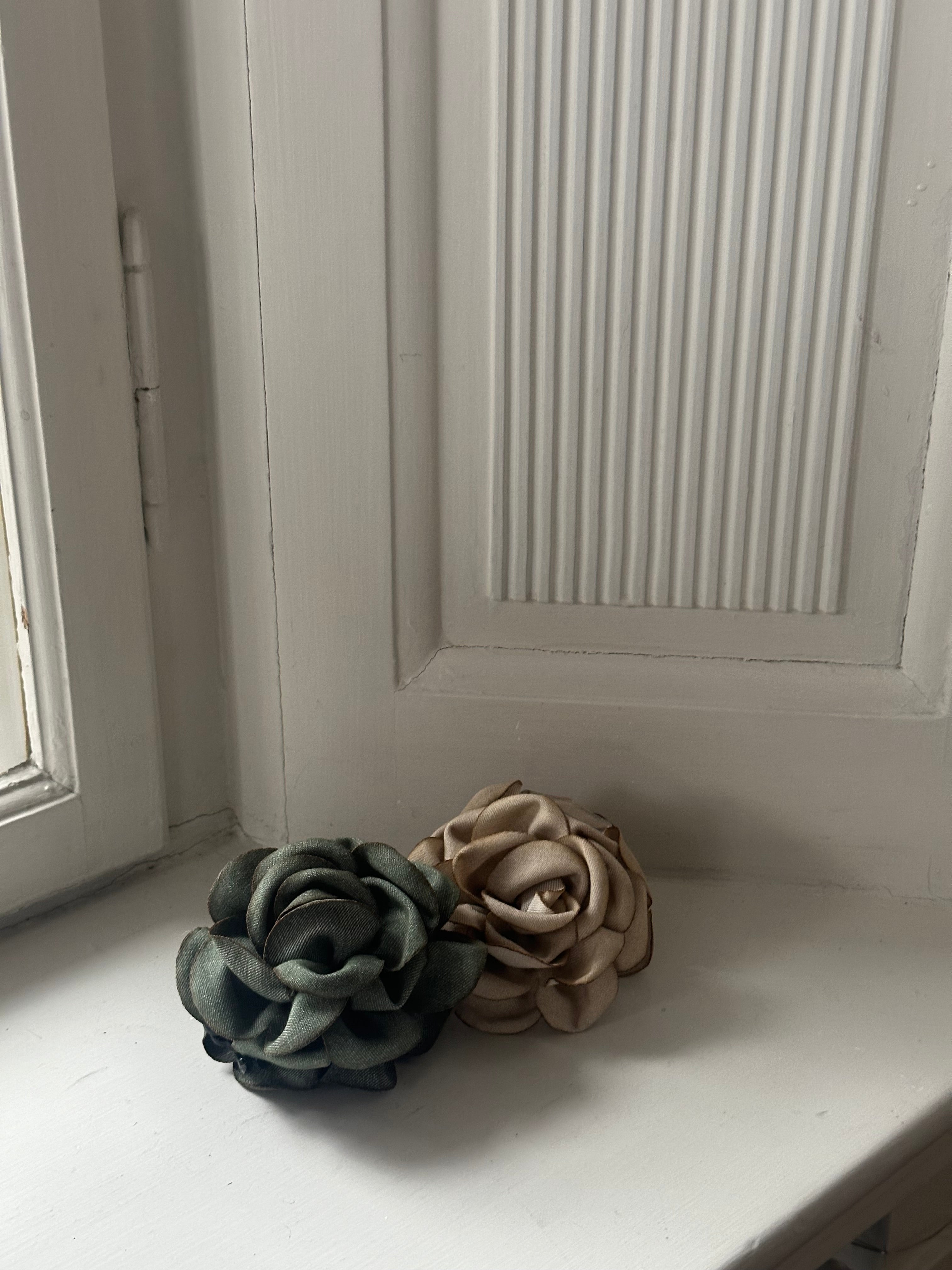 Denim Rose Claw