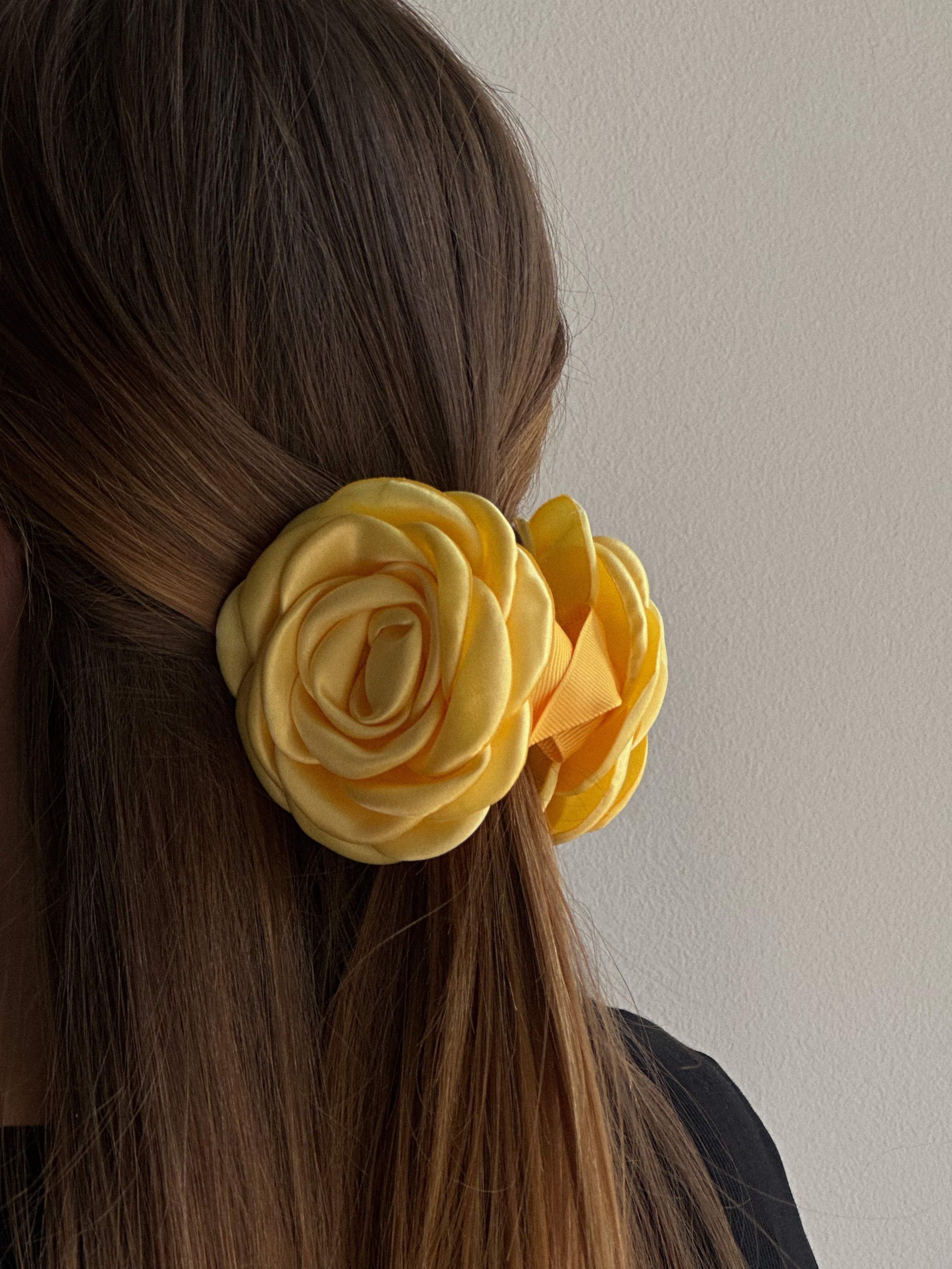 Small Satin Rose Claw