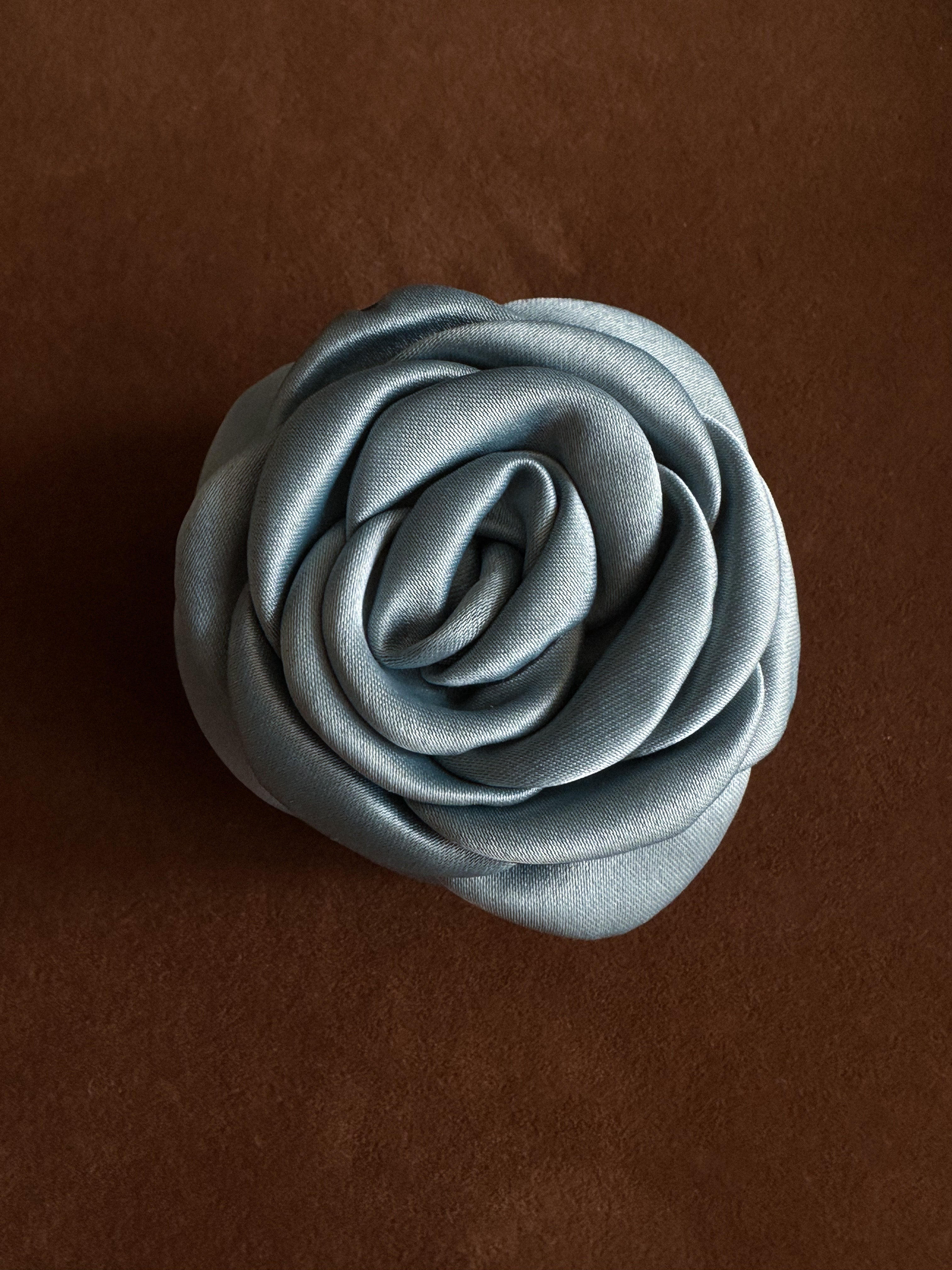 Small Satin Rose Claw