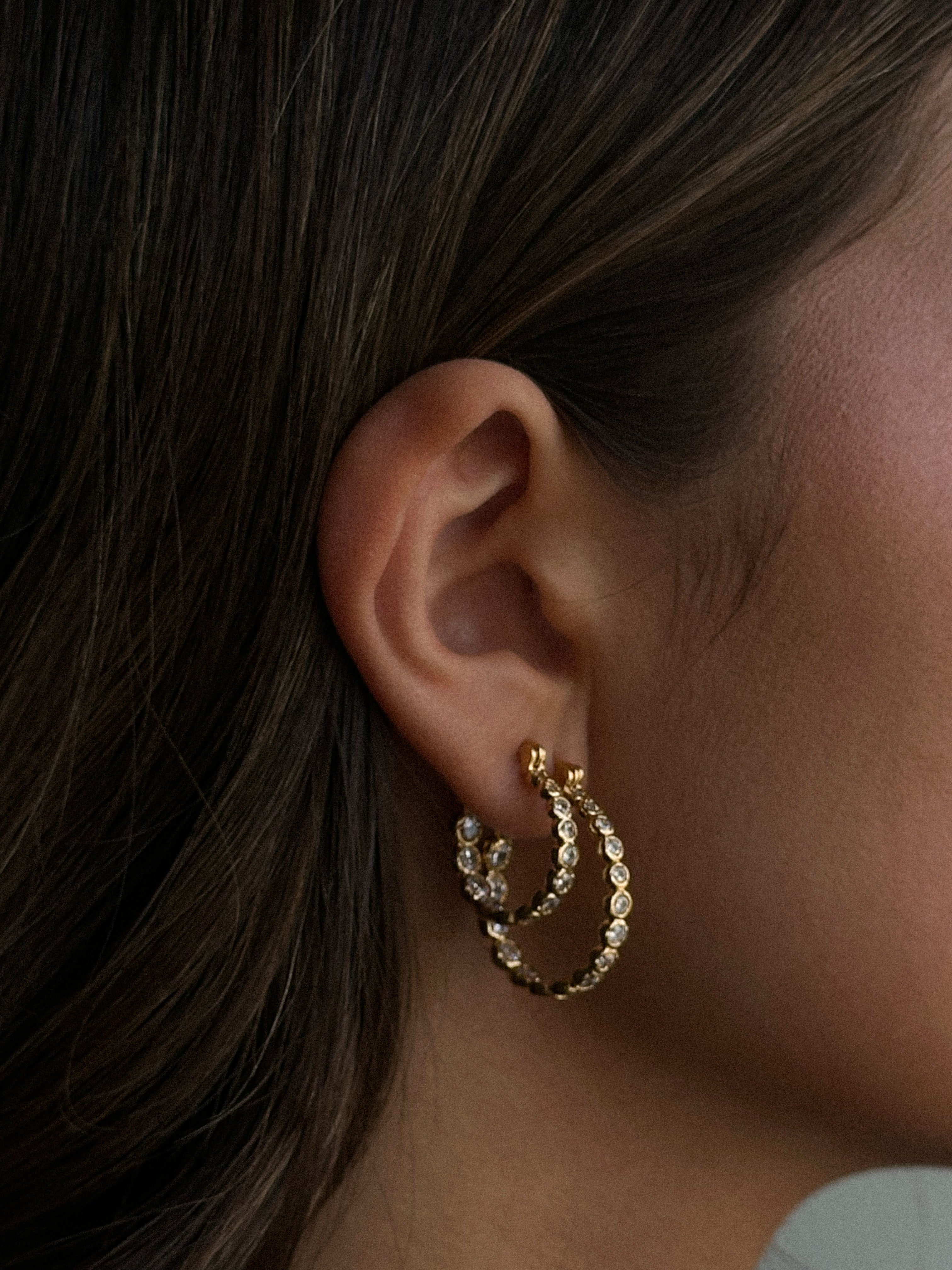 Elva Grande Crystal Hoops