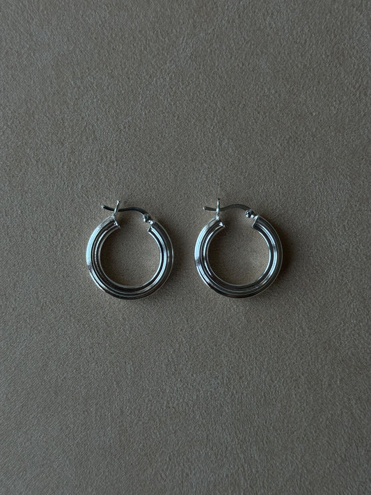 Cecilia Petit Hoops