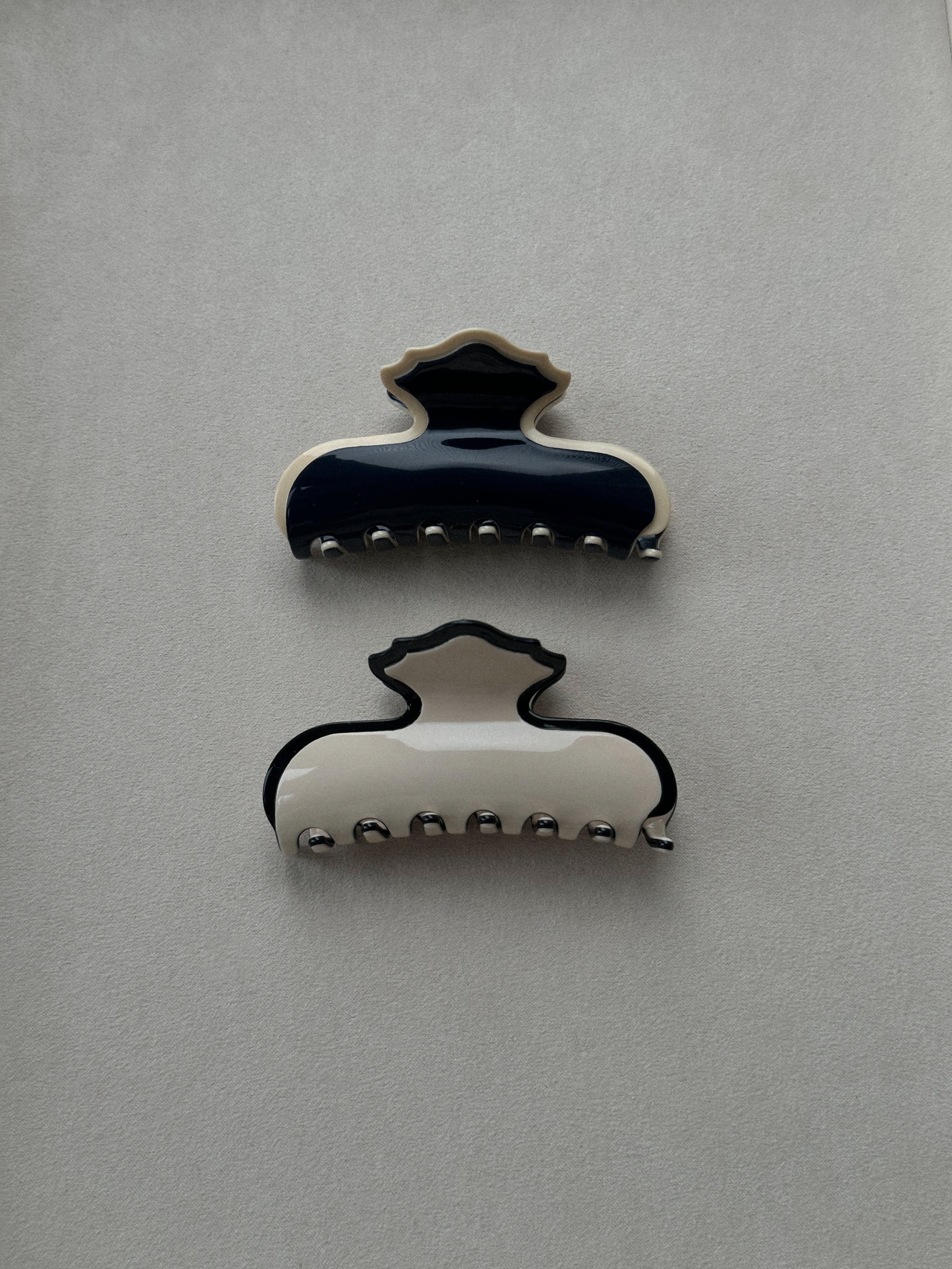 Small Leonora Claw