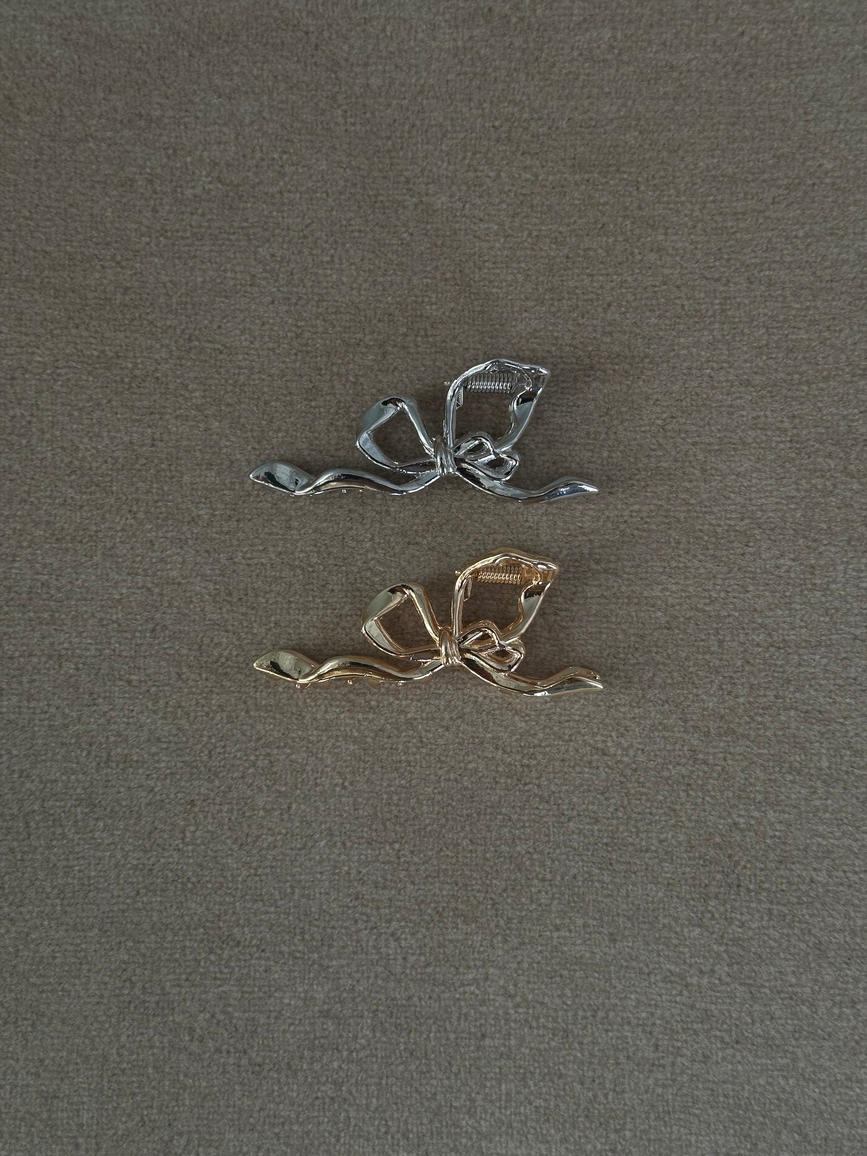 Petite Metallic Bow Claw